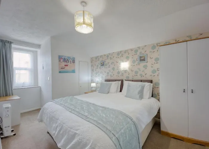 Apartment 7 - 1 Bedroom Sea Front Location - Step Free Access From Rear - Free Parking