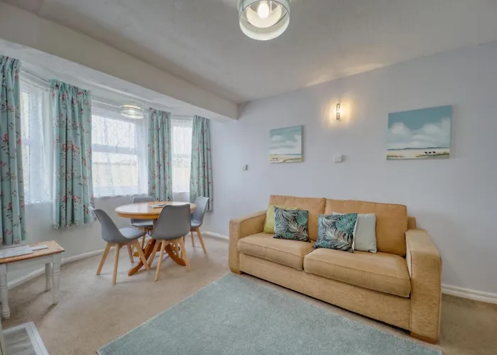 Apartment 7 - 1 Bedroom Sea Front Location - Step Free Access From Rear - Free Parking