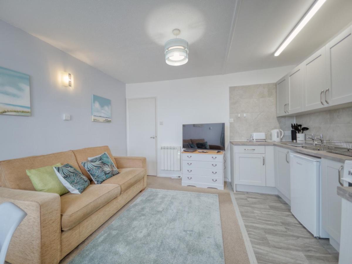 7 - 1 Bedroom Sea Front Location - Step Free Access From Rear - Free Parking Holiday home