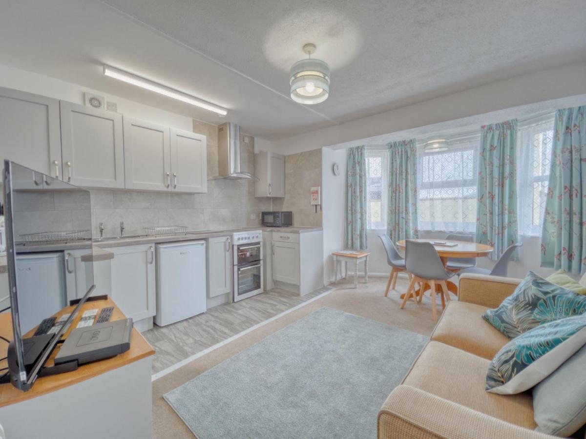 7 - 1 Bedroom Sea Front Location - Step Free Access From Rear - Free Parking Holiday home *
