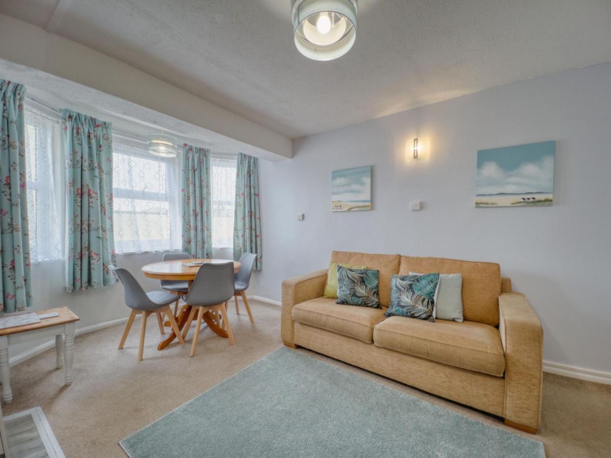 7 - 1 Bedroom Sea Front Location - Step Free Access From Rear - Free Parking Holiday home